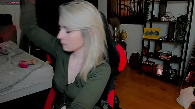 Lisaonthemoon online show from March 11, 2026, 5:40 pm