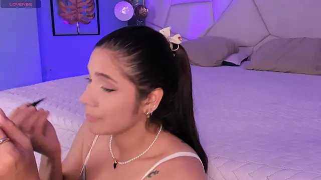 bellaa becca online show from November 28, 2025, 9:37 pm