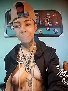 Snapshot of real_fenix chatting on September 21, 2025, 12:32 pm real fenix online show from September 21, 2025, 12:32 pm