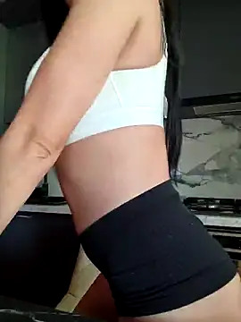 AmyAzureee online show from October 21, 2025, 1:54 pm