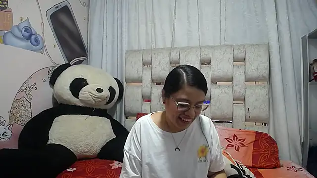 Snapshot of KEYRA-MILLER- chatting on February 1, 2026, 2:43 am KEYRA-MILLER- online show from February 1, 2026, 2:43 am