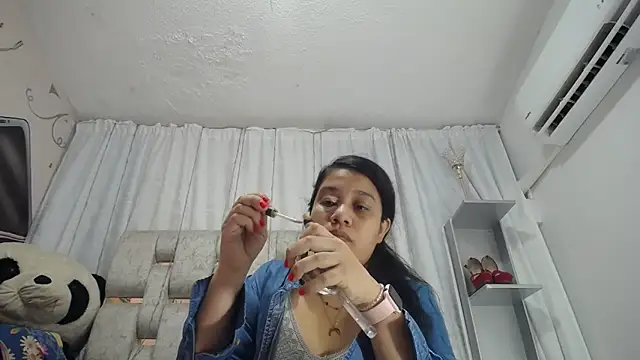 Snapshot of KEYRA-MILLER- chatting on February 17, 2026, 2:20 am KEYRA-MILLER- online show from February 17, 2026, 2:20 am