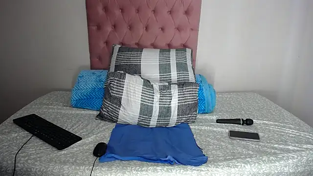 Bootycurvy2 online show from April 9, 2026, 6:52 am