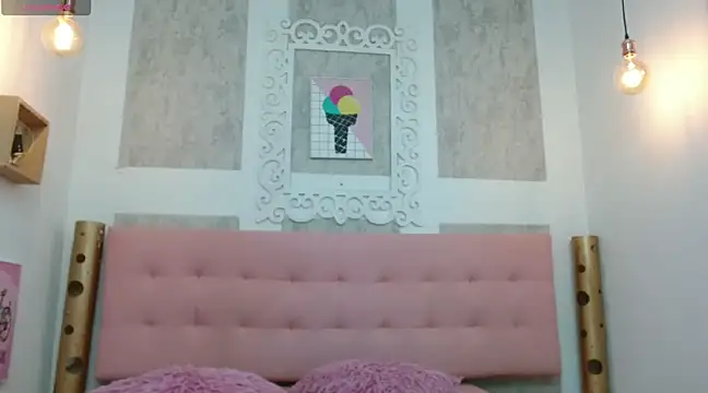 Cloeandtyfanny online show from February 24, 2025, 5:11 am