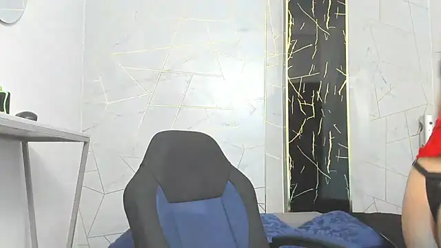 Cloeandtyfanny online show from September 19, 2025, 3:21 am