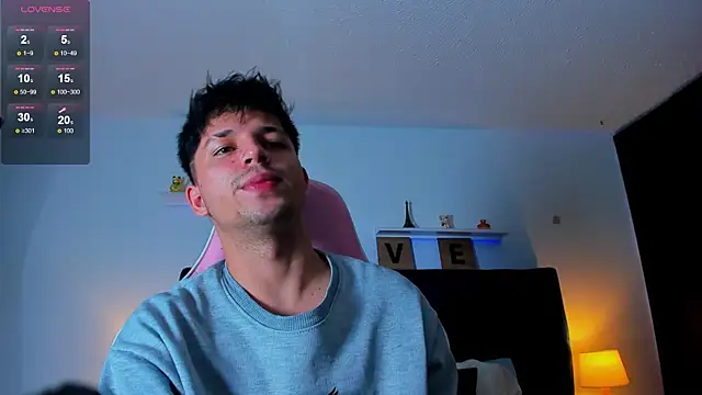 Issac james  online show from October 15, 2025, 4:22 am