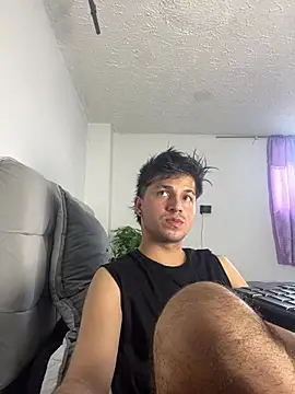 Snapshot of Issac_james_ chatting on August 3, 2026, 5:19 pm Issac james online show from August 3, 2026, 5:19 pm