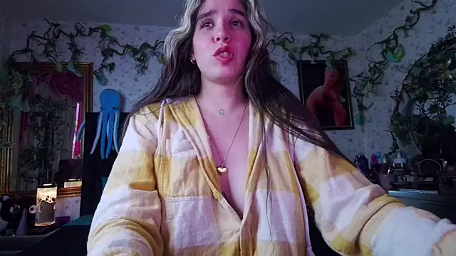 Elizabeth77  online show from October 13, 2025, 8:10 pm