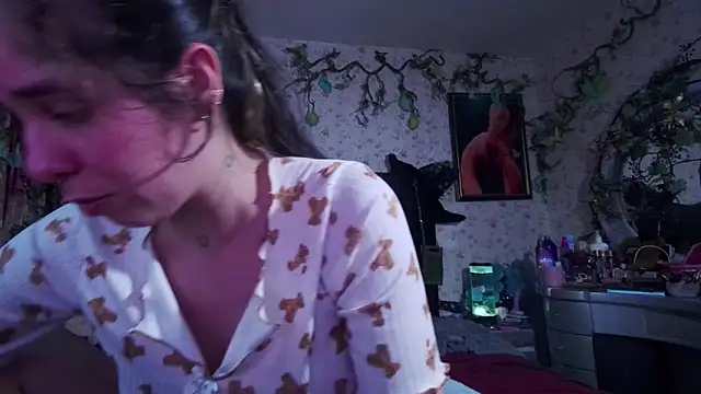 Elizabeth77  online show from October 11, 2025, 9:05 pm