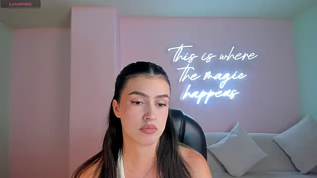 PaulinaSantos  online show from September 25, 2025, 7:31 pm