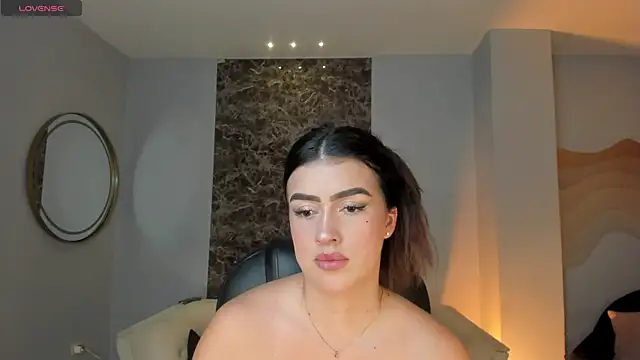 PaulinaSantos  online show from May 27, 2026, 7:54 pm