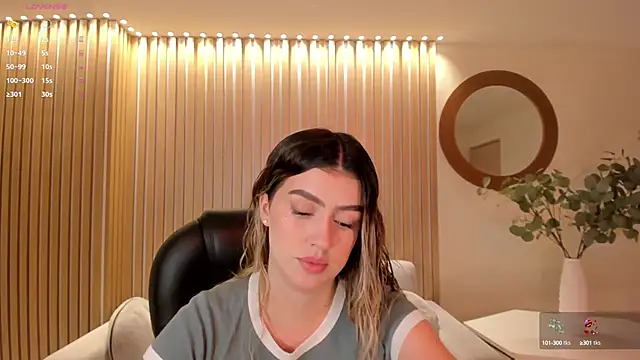 PaulinaSantos  online show from March 20, 2025, 7:25 pm