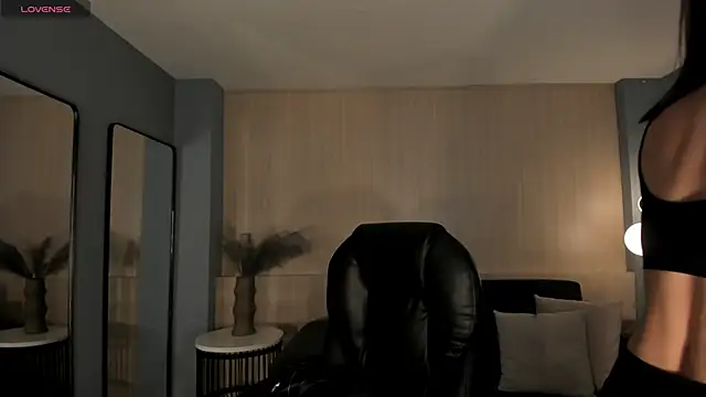 PaulinaSantos  online show from October 17, 2025, 7:59 pm