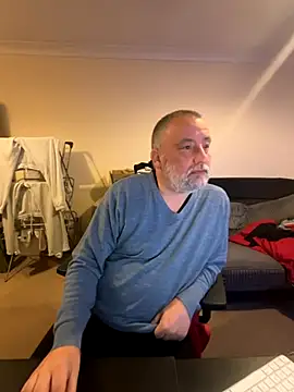 LondonTeffy online show from November 3, 2025, 9:40 pm