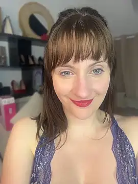 victoirenextdoor online show from April 9, 2026, 7:42 pm