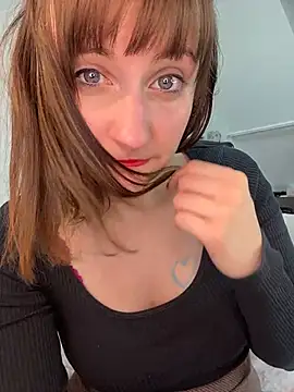 victoirenextdoor online show from April 3, 2026, 2:45 pm