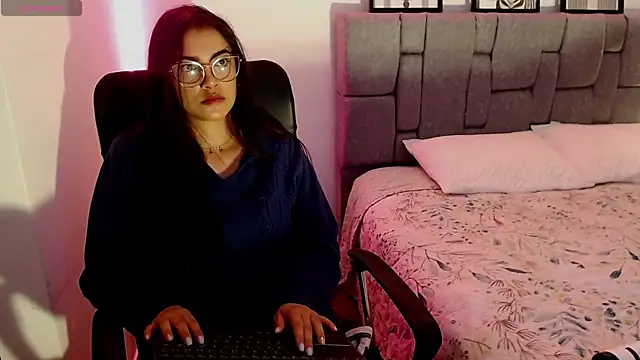 xia foxxy online show from January 26, 2025, 6:07 am