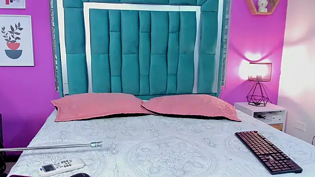 Snapshot of LORENSCOLLINS chatting on February 20, 2026, 12:51 pm LORENSCOLLINS online show from February 20, 2026, 12:51 pm