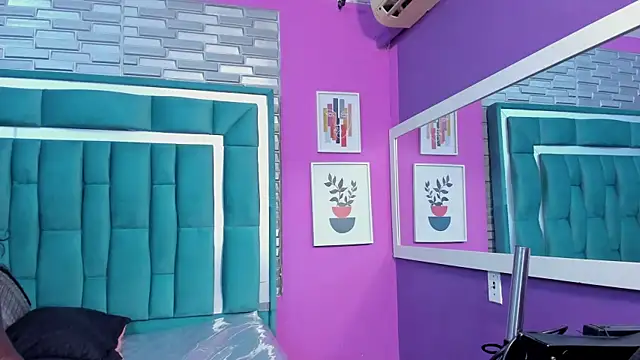 Snapshot of LORENSCOLLINS chatting on February 23, 2026, 7:47 pm LORENSCOLLINS online show from February 23, 2026, 7:47 pm