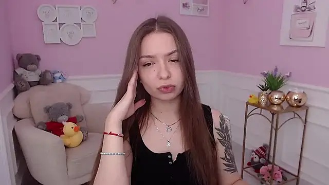 LucySkilar online show from September 28, 2025, 4:19 am