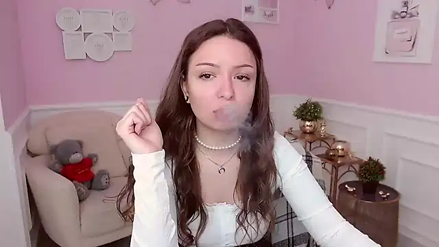 LucySkilar online show from April 5, 2026, 4:08 am