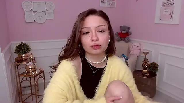 LucySkilar online show from March 3, 2026, 5:47 am