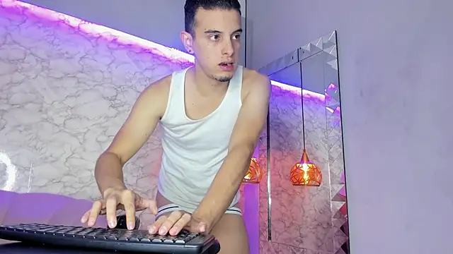 Snapshot of Maximo__ chatting on October 4, 2025, 8:43 pm Maximo online show from October 4, 2025, 8:43 pm