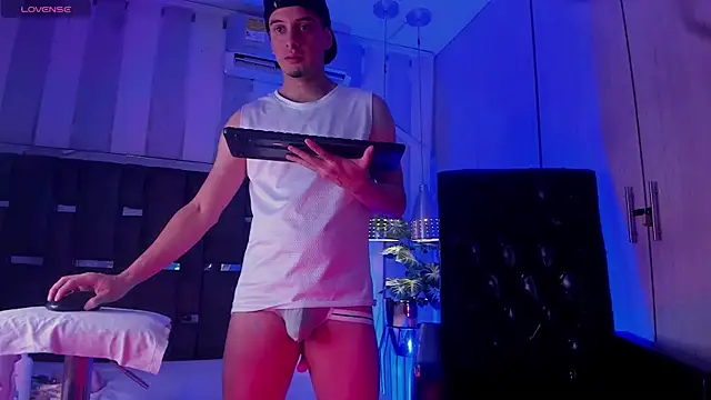 Snapshot of Maximo__ chatting on September 22, 2025, 8:48 pm Maximo online show from September 22, 2025, 8:48 pm