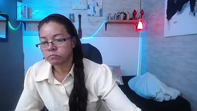 Snapshot of MaturePure chatting on September 14, 2025, 5:13 pm MaturePure online show from September 14, 2025, 5:13 pm