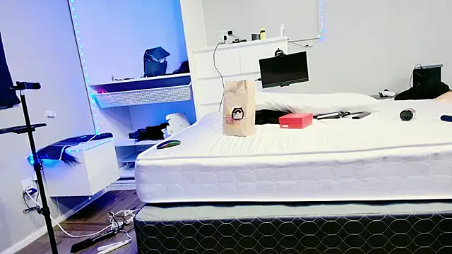 Snapshot of THICKwithDICKK chatting on March 22, 2025, 3:20 am THICKwithDICKK online show from March 22, 2025, 3:20 am