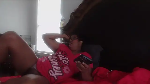 Snapshot of ebonyred chatting on June 18, 2026, 12:10 pm ebonyred online show from June 18, 2026, 12:10 pm
