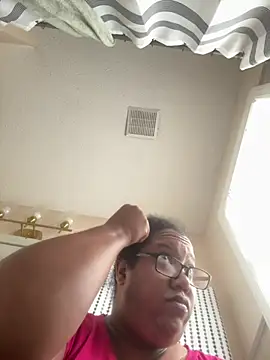 ebonyred online show from May 27, 2026, 2:02 pm