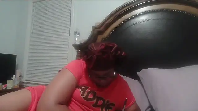 ebonyred online show from February 18, 2026, 2:42 am