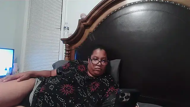 ebonyred online show from November 27, 2025, 2:56 am