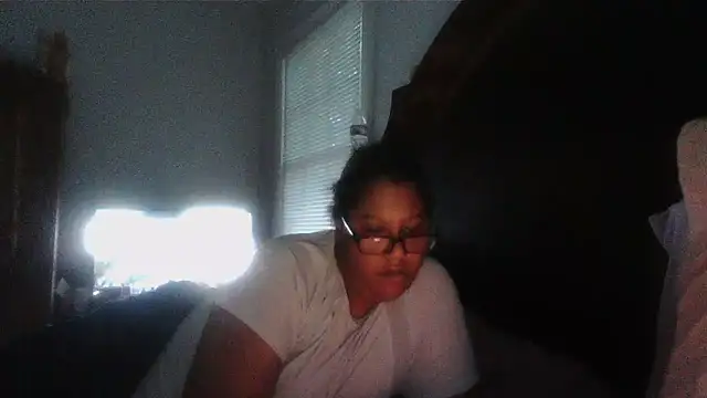 ebonyred online show from May 17, 2026, 12:21 am