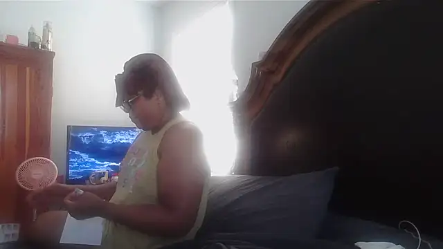 ebonyred online show from September 9, 2025, 1:53 pm
