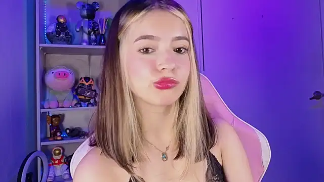 EmilyMiller  online show from October 26, 2025, 5:13 pm