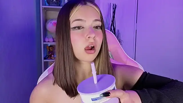 EmilyMiller  online show from October 1, 2025, 5:06 pm