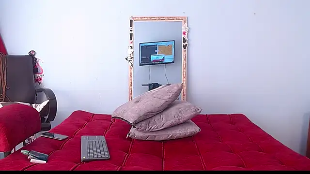 Snapshot of Tamararios chatting on February 18, 2025, 7:41 pm Tamararios online show from February 18, 2025, 7:41 pm