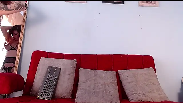 Snapshot of Tamararios chatting on October 17, 2025, 5:37 pm Tamararios online show from October 17, 2025, 5:37 pm