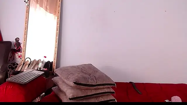 Snapshot of Tamararios chatting on March 22, 2025, 7:42 pm Tamararios online show from March 22, 2025, 7:42 pm