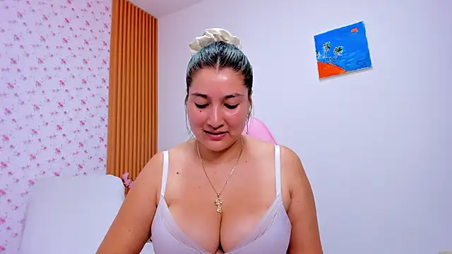 Soyqueen online show from April 15, 2026, 3:23 am