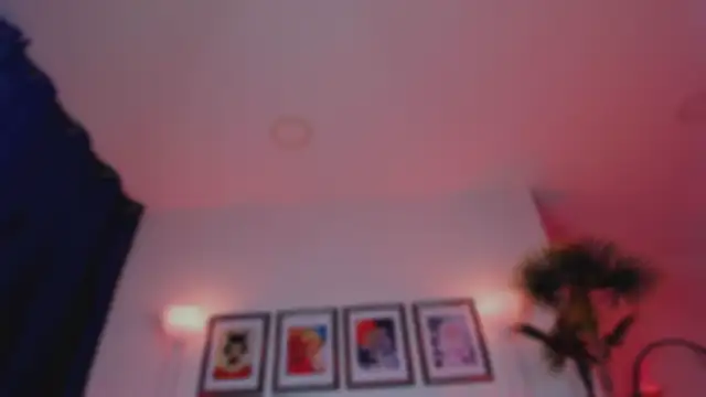 Taylor  foxxx online show from September 30, 2025, 5:02 am