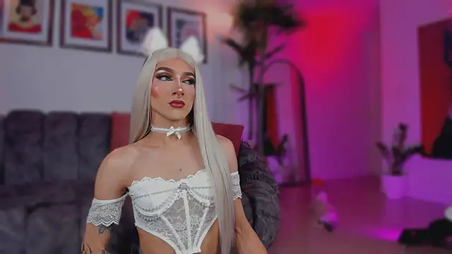 Taylor  foxxx online show from November 19, 2025, 5:40 am