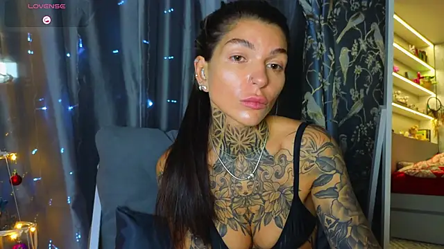 tattooedBabyy online show from December 21, 2025, 10:17 am