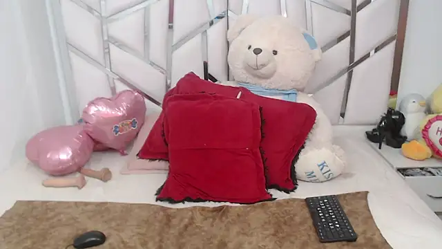 celestesouzalatin online show from September 28, 2025, 3:02 am