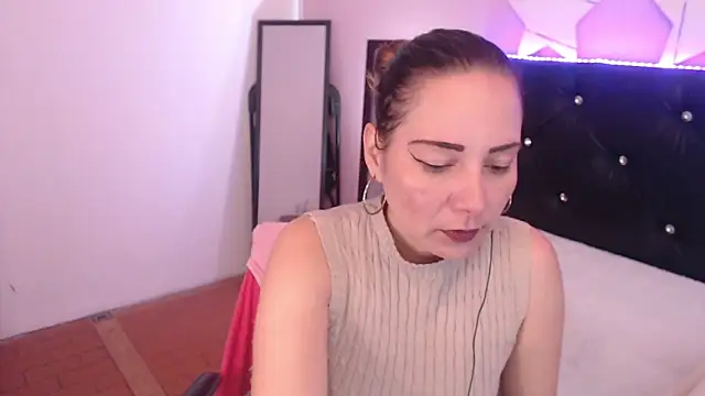 camila delarosa online show from October 24, 2025, 4:06 pm