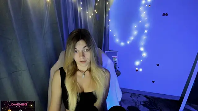 Snapshot of Sweet_me_ chatting on October 13, 2025, 6:15 am Sweet me  online show from October 13, 2025, 6:15 am