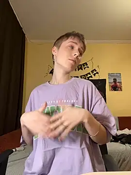 Snapshot of Crayzy_Luv chatting on March 10, 2025, 9:51 pm Crayzy Luv online show from March 10, 2025, 9:51 pm