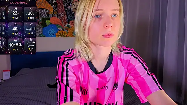 Crayzy Luv online show from March 24, 2026, 8:53 pm